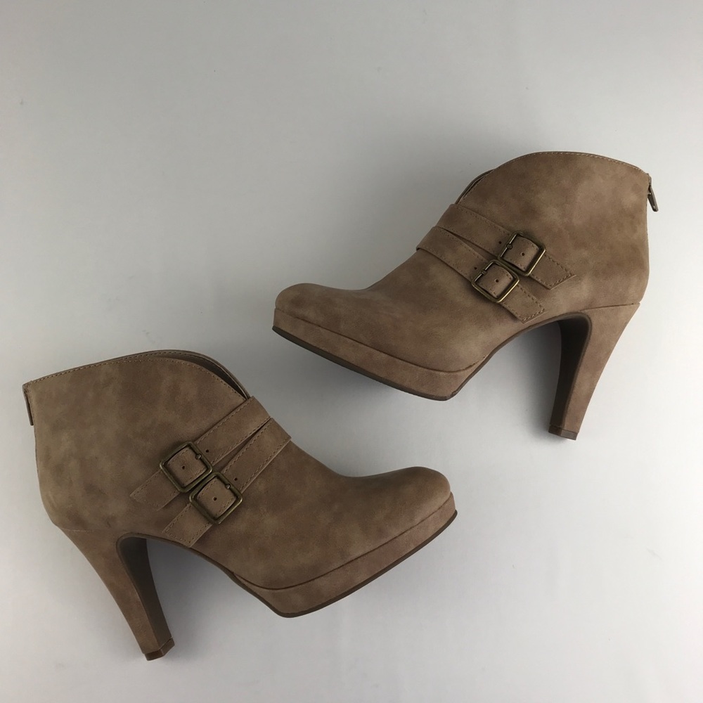 Like 🆕 Unlisted Kenneth Cole Tan Boots Sz 9